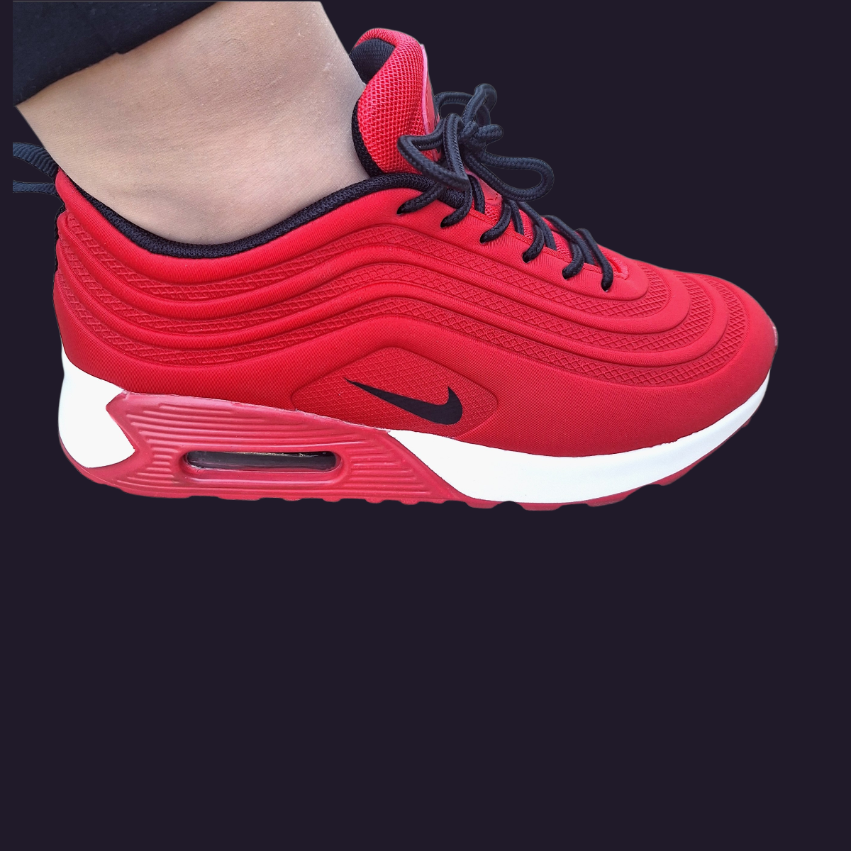 Sapato vermelho é Branco
