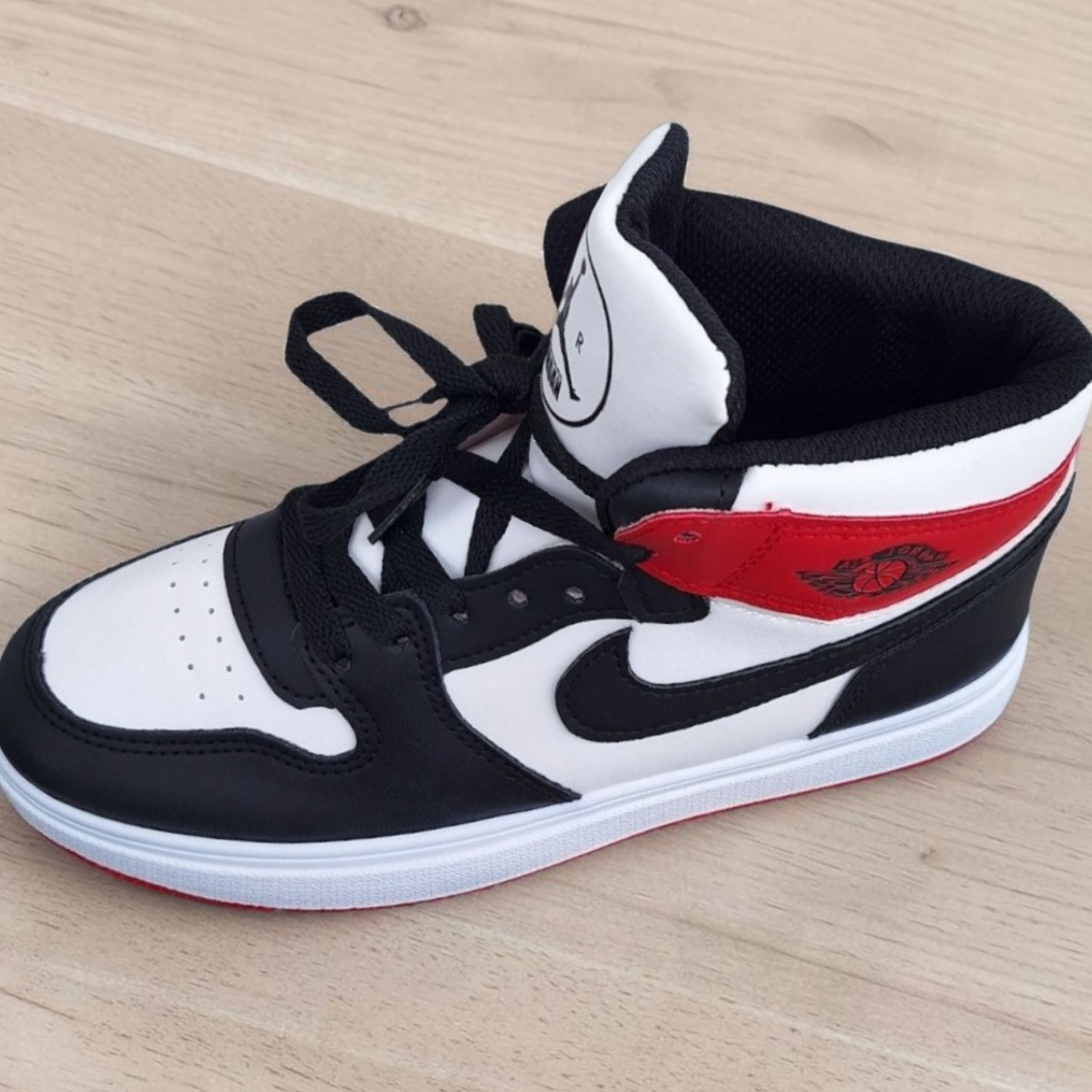 Jordan branco Preto é vermelho